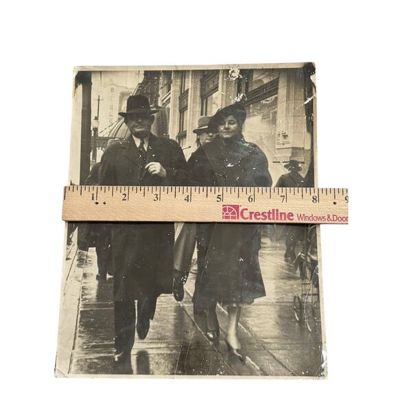 VTG 1938 Vancouver British Columbia Winter Power Couple Walking Stylish READ - Picture 8 of 9